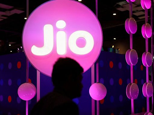 Reliance Jio Q1 Results: Net profit rises 2.02% QoQ to ₹5,445 crore | Mint