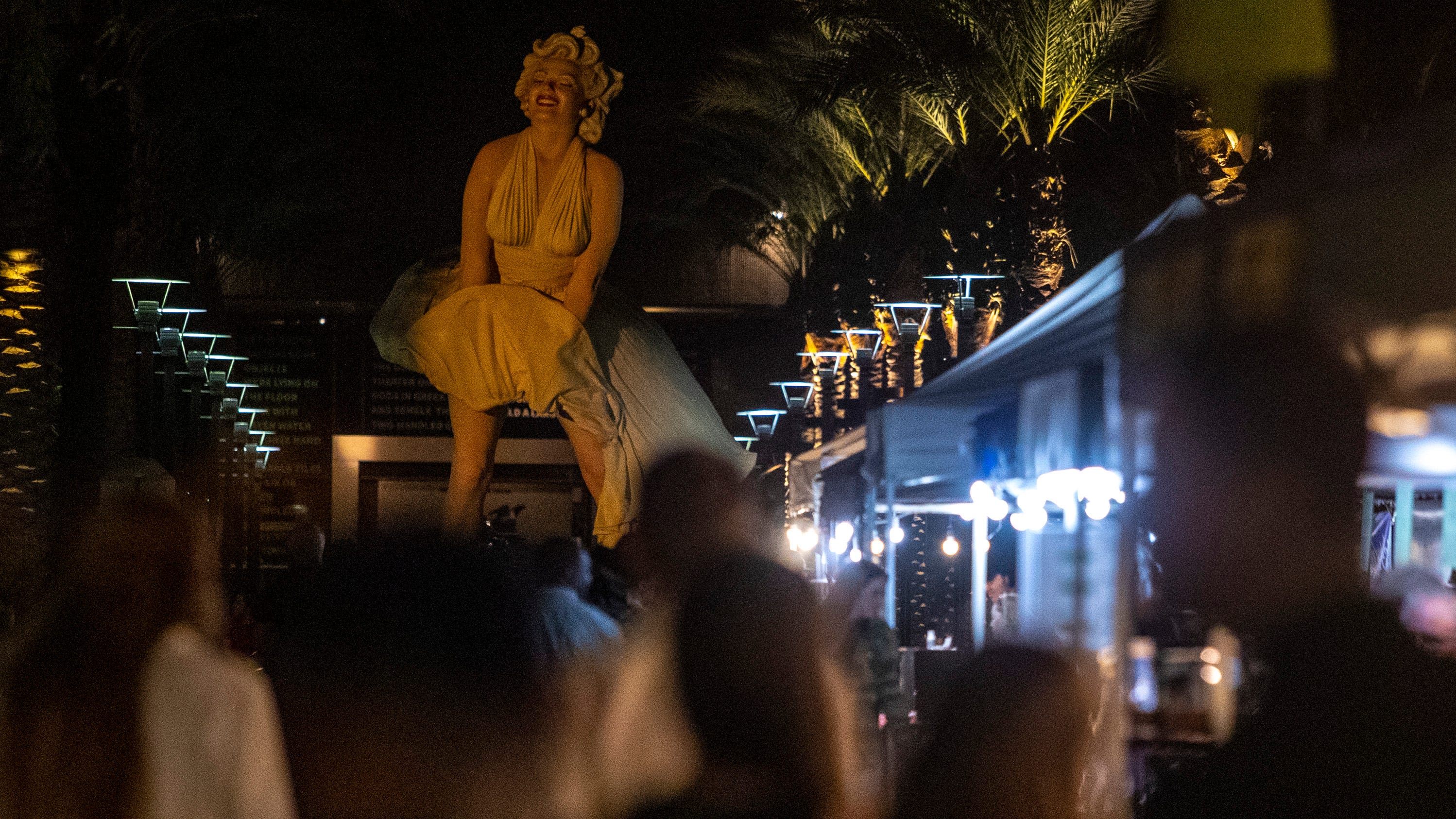 Palm Springs moves closer to allowing 'Forever Marilyn' statue to stay on Museum Way