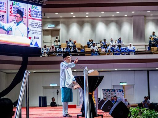 Interfaith discourse crucial to dispel Islamophobia, PM Anwar tells Muslims in Malaysia