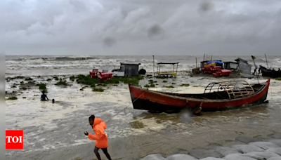 Severe cyclonic storm 'Remal' makes landfall on Bangladesh coast | India News - Times of India