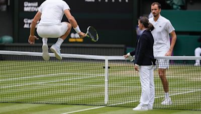 Watch: Daniil Medvedev calls umpire 'small cat' in Wimbledon rant, gets unsportsmanlike conduct warning