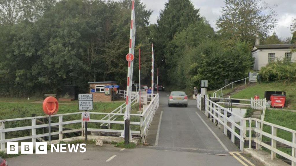 Gloucestershire canal bridge to close during summer holidays