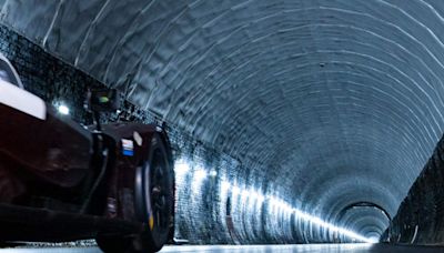 Un túnel de casi tres kilómetros de largo donde se puede circular a más de 240 km/h