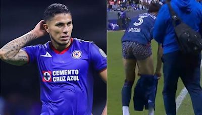 Carlos Salcedo se desviste en pleno partido entre Puebla y Cruz Azul