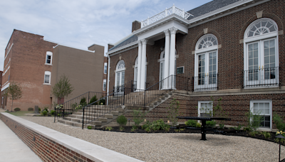 Ravenna library unveils landscaping project