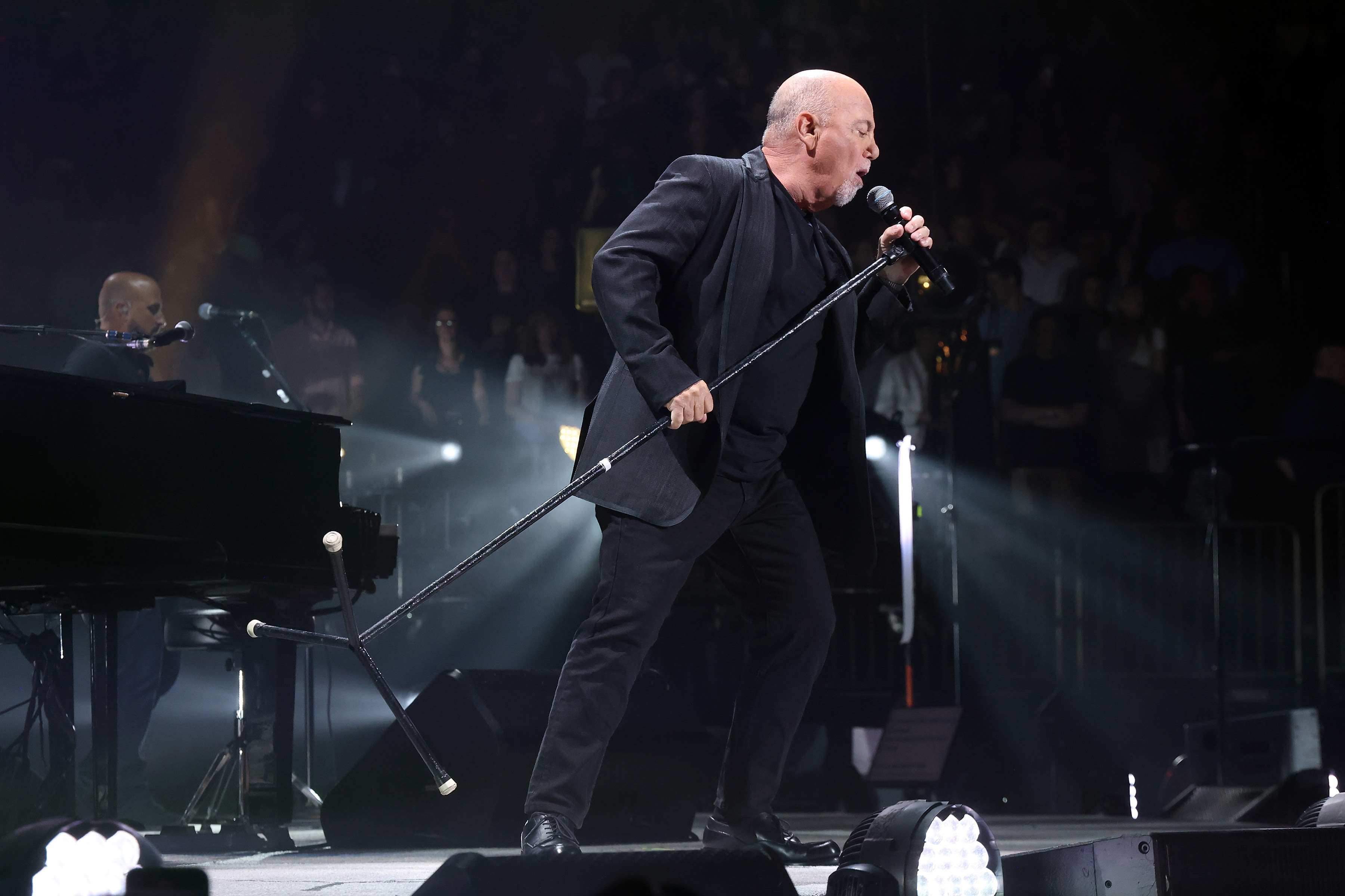 Billy Joel receives major backlash for comments involving Taylor Swift