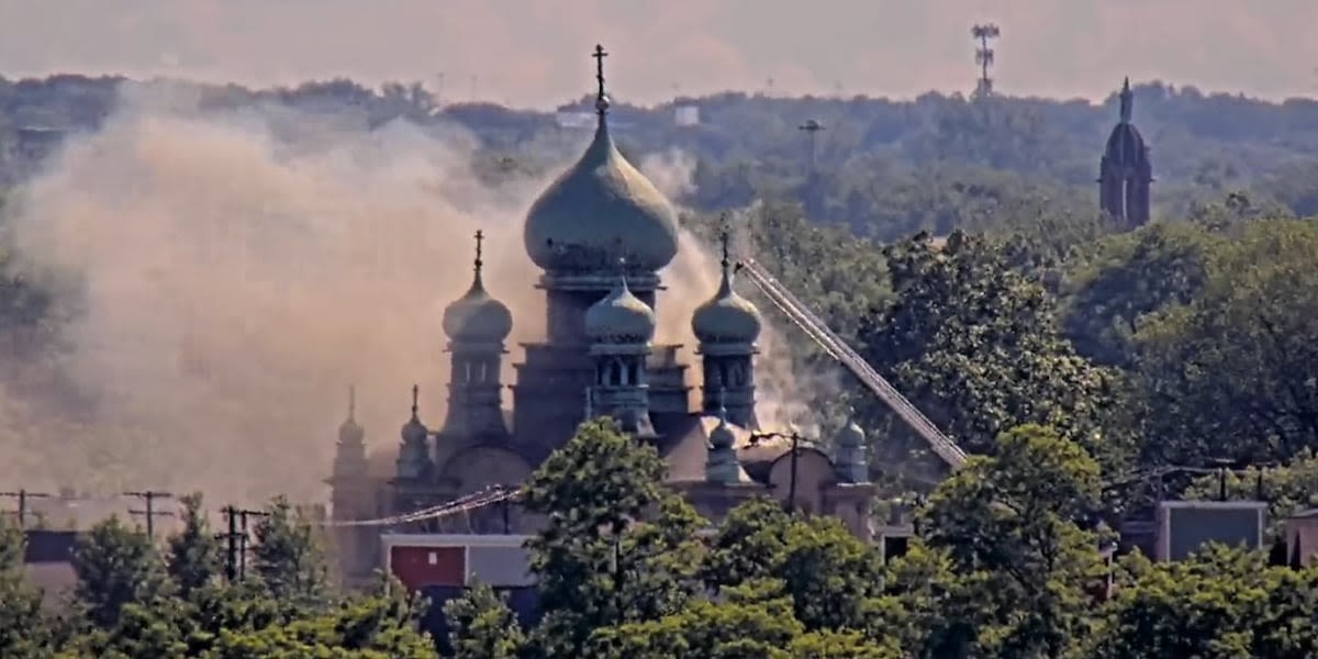 Smoke pours from Tremont church during large fire