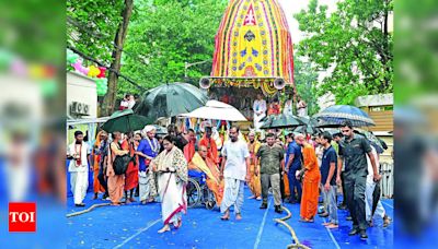 Iskcon Kolkata Rath Yatra Delayed Due to Wheel Snag | Kolkata News - Times of India