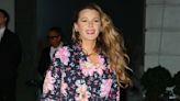 4 idées de looks piqués à Blake Lively pour porter le motif fleuri cet été