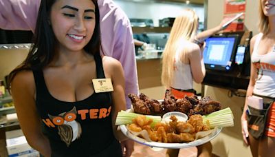 Hooters restaurants are closing nationwide. Here's a few of our favorite facts