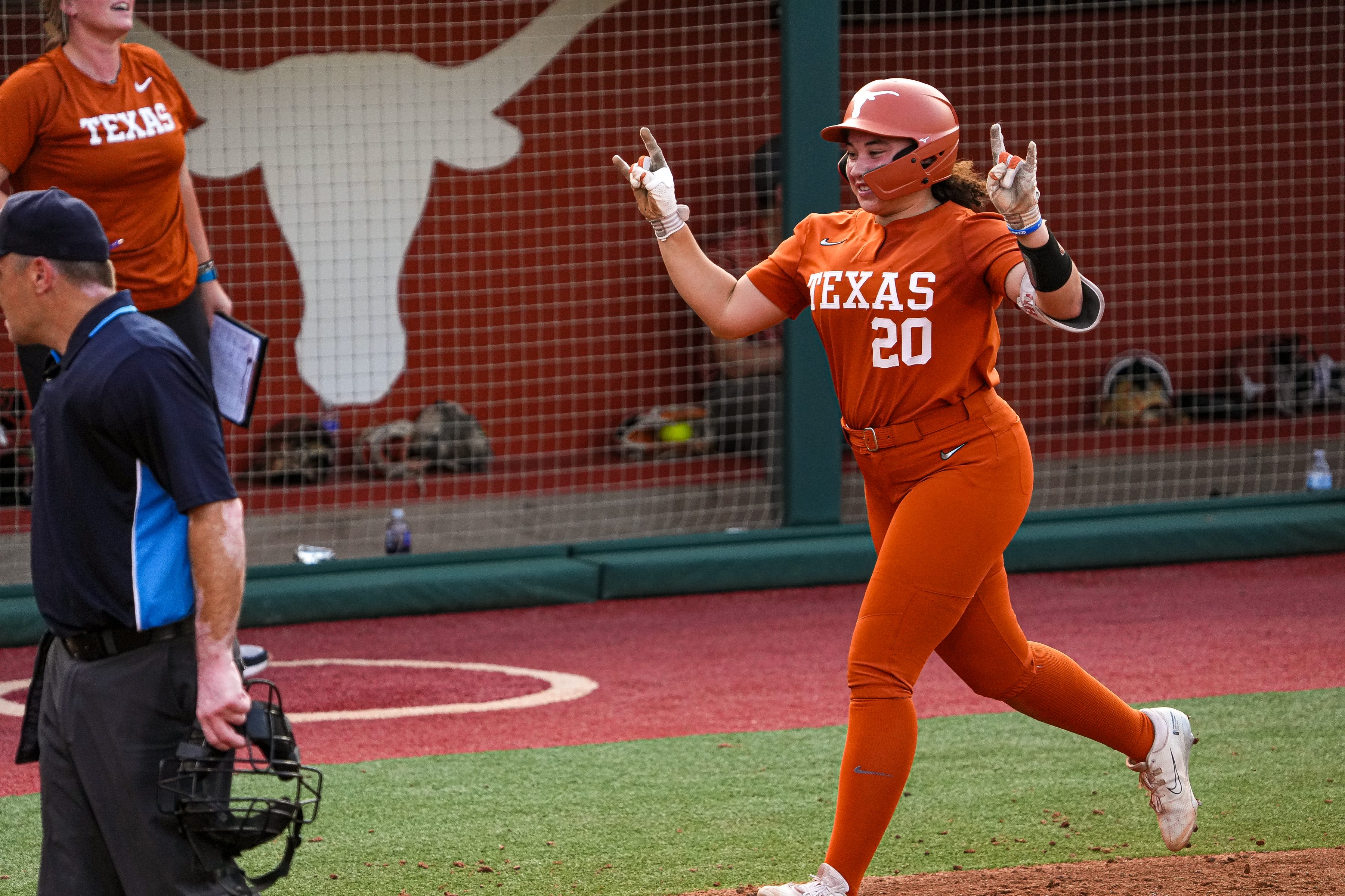 No. 1 Texas softball rolls in Big 12 tournament opener, will face Baylor in semifinals
