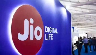 Reliance Jio down: Users report issues with JioFiber & mobile internet - ET Telecom