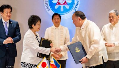 Japan and the Philippines sign a defense pact in the face of shared alarm over China