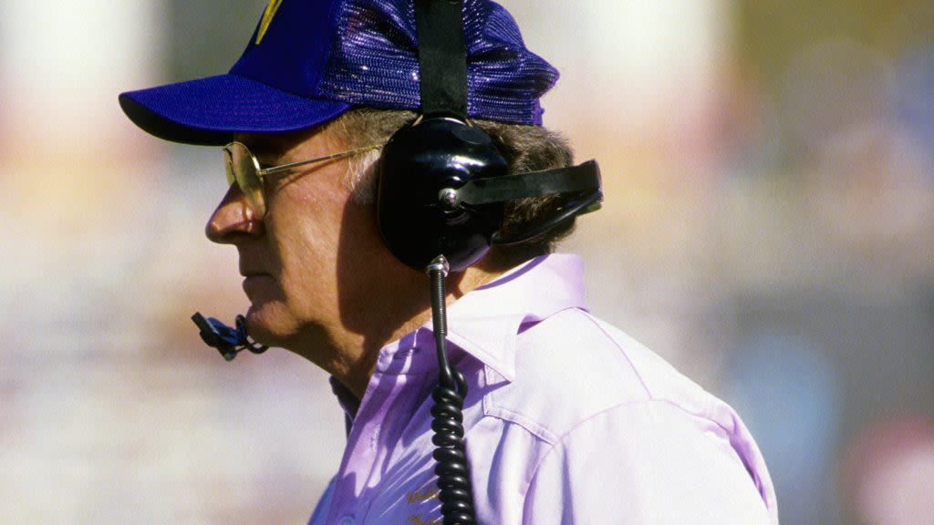 Comparing Pete Carroll with Washington's modern football coaches