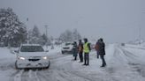 Nieve en Bariloche: obligan a usar cadenas en Ruta 40 y Circunvalación y retrasan el horario de ingreso a las escuelas a la mañana