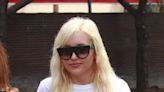 Amanda Bynes se entrena para convertirse en técnica de uñas