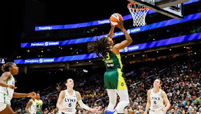 Ogwumike, Diggins-Smith lead Storm in 91-63 win over Lynx