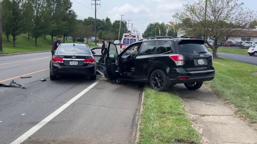 1 hurt in Youngstown crash