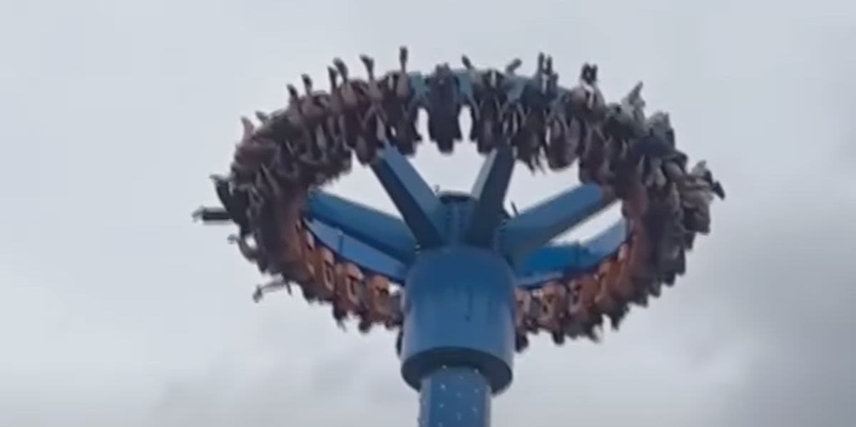 Oregon Teen Feared She Was 'Going To Die' While Stuck On Stalled Amusement Park Ride