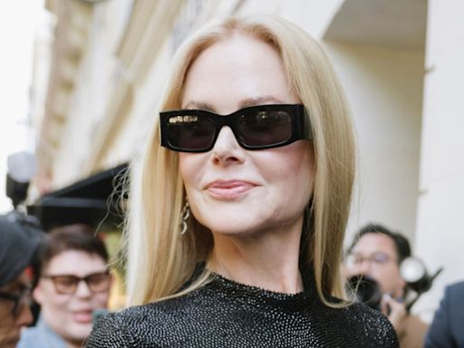 Nicole Kidman exudes glamour in leg-split slinky dress