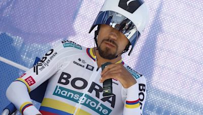 Daniel Felipe Martínez peleó mano a mano con Pogacar y quedó segundo en la octava etapa del Giro de Italia