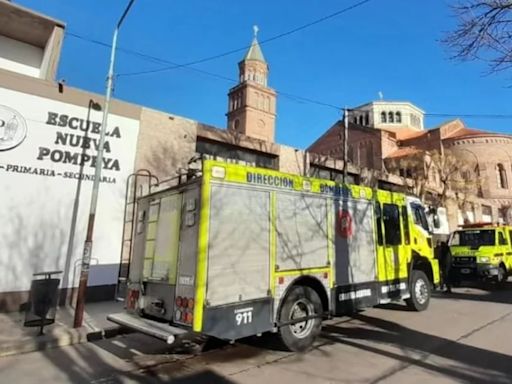 Se lanzó a buscar su celular y quedó atrapado en un pozo de 18 metros: tuvo que ser rescatado por Bomberos