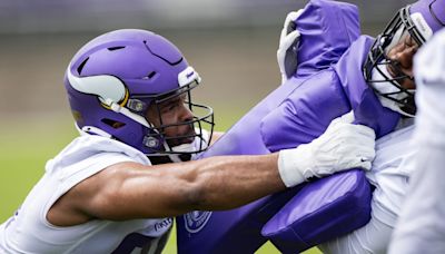 Vikings starting DT Jerry Tillery leaves practice with apparent injury