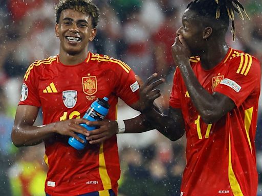 Video: por qué Nico Williams y Lamine Yamal jugaron piedra, papel o tijera en el medio de la cancha