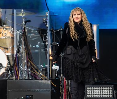 Stevie Nicks: Mit mysteriöser Krankheit in die Klinik