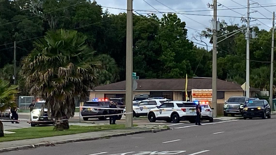 Law enforcement shoots, kills Jacksonville murder suspect in Oceanway area