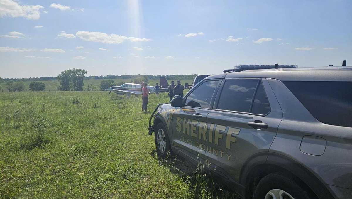 No injuries after plane makes emergency landing in Clay County, Missouri