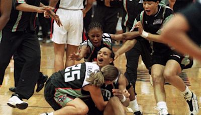 The Shot, 25 years later, Sky coach Teresa Weatherspoon reflects on the joy and pain surrounding her career-defining play