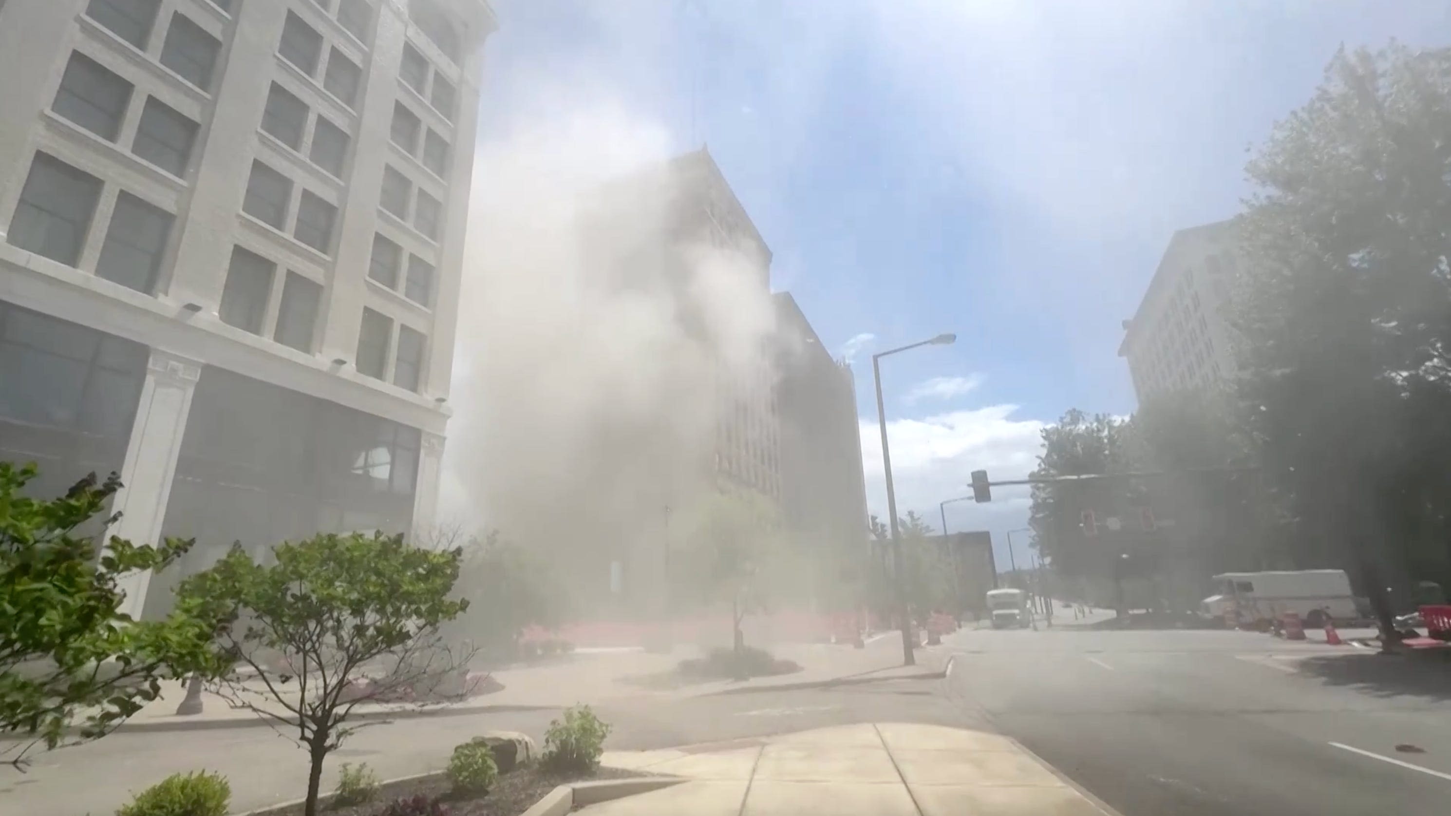 1 person found dead in building explosion in downtown Youngstown, Ohio