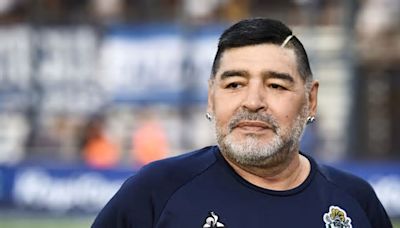 Morte Maradona: una nuova perizia può ribaltare il caso, ma la procura frena