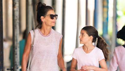 Suri, la hija de Tom Cruise y Katie Holmes, cumple 18: su vida actual tras una década sin hablarse con su padre