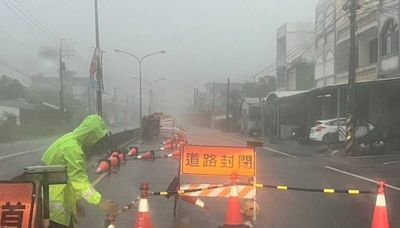 屏東大豪雨多處淹水3橋樑封閉 台17線東港大鵬灣段道路封閉