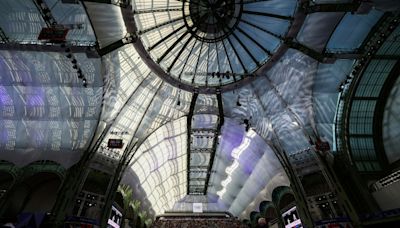 La esgrima se luce con una espectacular exhibición olímpica en el Grand Palais