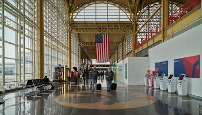 U.S. Senate in FAA bill adds flights at Washington National, bucking local opponents