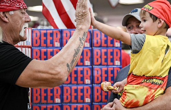 WWE wrestler Hulk Hogan stops at Danvers Market Basket for beer promotion