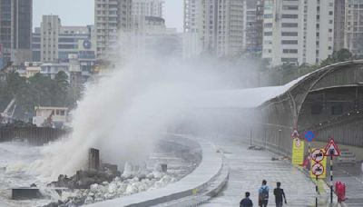 Heavy rains in Mumbai leads to waterlogging on roads, delays trains; two more lakes overflow