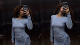 Julia Rodrigues exibe look all blue em selfie no espelho