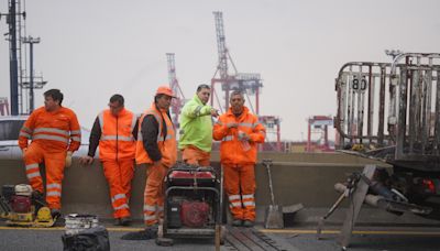 Peligro en al autopista a La Plata: al menos diez autos reventaron sus gomas y denuncian falta de mantenimiento