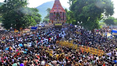 “Adi Ther’ festival of Azhagarkoil draws devotees from across Madurai