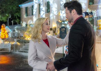 Immersive Hallmark Christmas Experience coming this year — plus meet the stars
