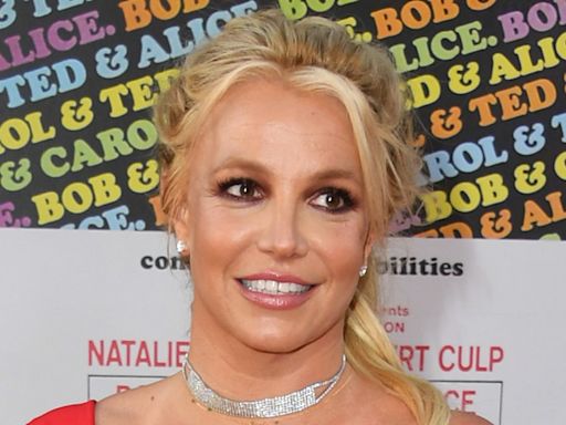 Britney Spears posts bare behind with same cryptic message twice