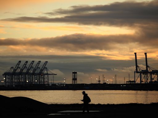 14,000 gallons of raw sewage spill onto L.A. County beaches, forcing closure