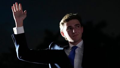 Barron Trump gets standing ovation at father's Florida rally