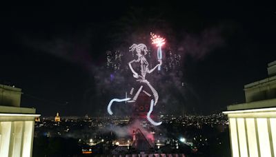 14-Juillet : à la Tour Eiffel, revivez le feu d’artifice olympique et ses 1 000 drones lumineux