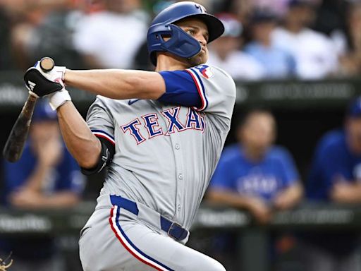 Rangers add Seager to lineup late after 2-game absence from getting hit by a pitch on the wrist