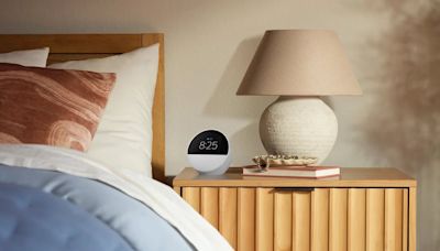 Alexa llega a tu mesa de noche: así es el nuevo Echo Spot de Amazon